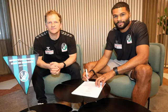 Wolfgang Fiala, Geschäftsführer Sport, und Neuzugang Samuel Chukwudi. | Foto: SVR/Schröckelsberger
