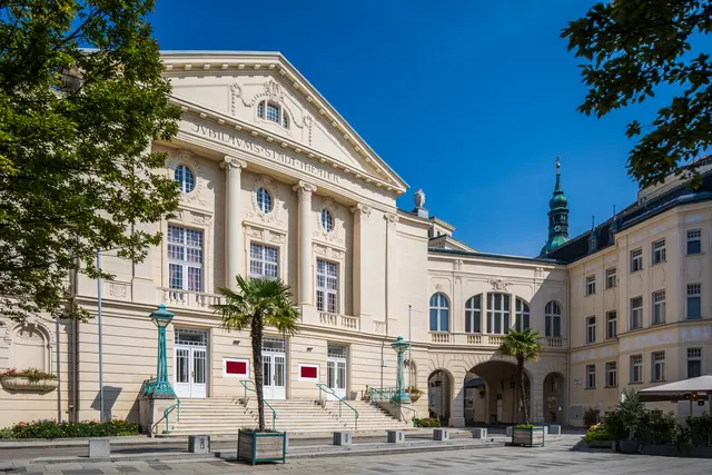 Das Stadttheater Baden soll saniert werden.
  | Foto: Christian Husar   