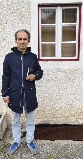 Werner Burtscher kompetent vor Ort bei einer Leerstandsberatung.  | Foto: Tatschl