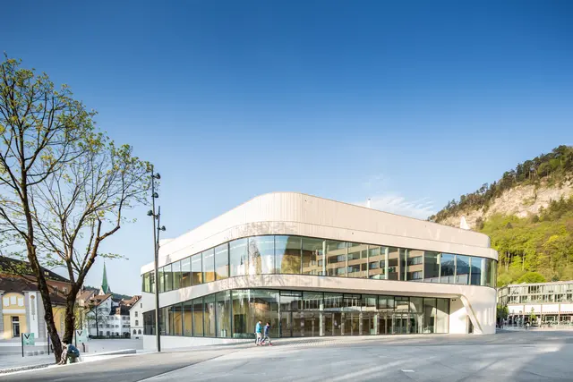 Neben der Glasdach-Sanierung kommt auch Glastrennwand für Restaurant im Montforthaus | Foto: Petra Rainer