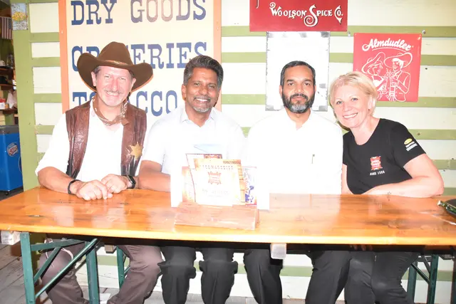 Besonderer Gast aus Indien: Sascha Wurglits, Dechant Sebastian Edakarottu, Bischof Thomas Padiyath (Seminarkollege und langjähriger Freund von Pfarrer Sebastian), Martina Wurglits | Foto: MeinBezirk/Michael Strini