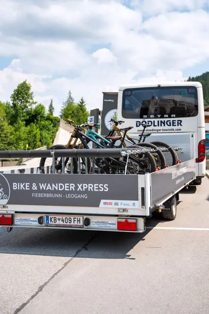 Der Bike &amp; Wander Xpress bietet Platz für bis zu 16 Fahrräder auf einem speziellen Bikeanhänger. | Foto: Sebastian Astl
