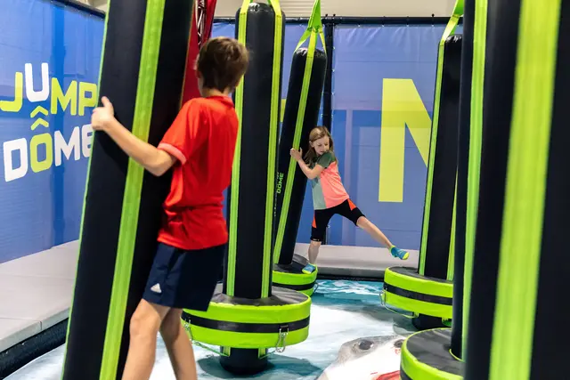 Besonders beliebt ist der Park für Familienausflüge, Geburtstagsfeiern, Firmenveranstaltungen oder Gruppenevents, bei denen Aktivität und Spaß im Mittelpunkt stehen. | Foto: Jump Dome Salzburg