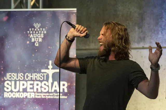 "Musical Moments" bietet für Besucher einen Abend voller Gefühle und unvergesslicher Hits, wobei die Künstler mehr als ein klassisches Konzerterlebnis liefern. | Foto: Jan-Pieter Fuhr