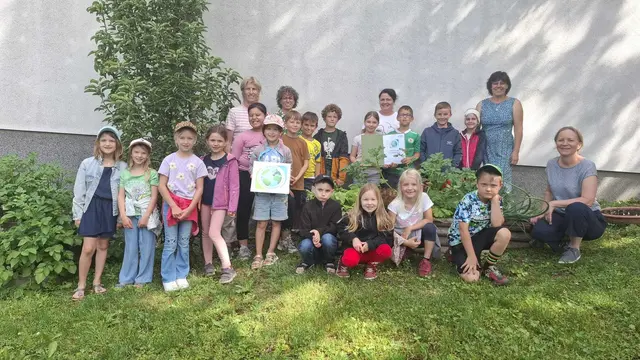 Die Volksschule Steinbach an der Steyr ist 2024 dem Klimabündnis beigetreten. Nun hat es die offizielle Urkunde erhalten | Foto: VS Steinbach/Steyr