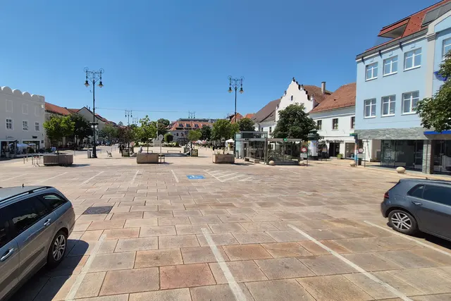 Die Veranstaltungsfläche am Tullner Hauptplatz wird gerne und vielfältig genützt. Für die Zukunft soll sie hitzeresistenter und grüner gestaltet werden. | Foto: Stadtgemeinde Tulln