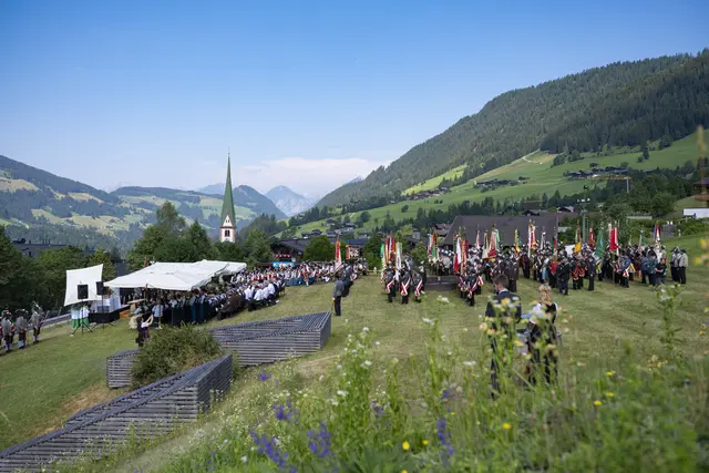 Alpbach wurde zum Treffpunkt des Tiroler Kameradschaftsbundes.  | Foto: Franz Gruber 