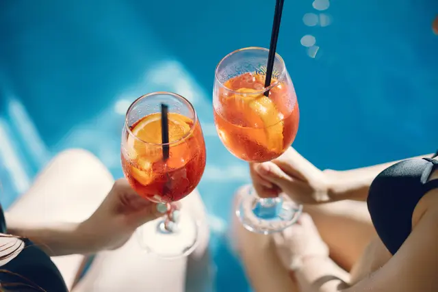 Die Suchtprävention besucht Badegäste mit einer Sommeraktion. (Symbolfoto) | Foto: stock.adobe.com/at/hetmanstock2
