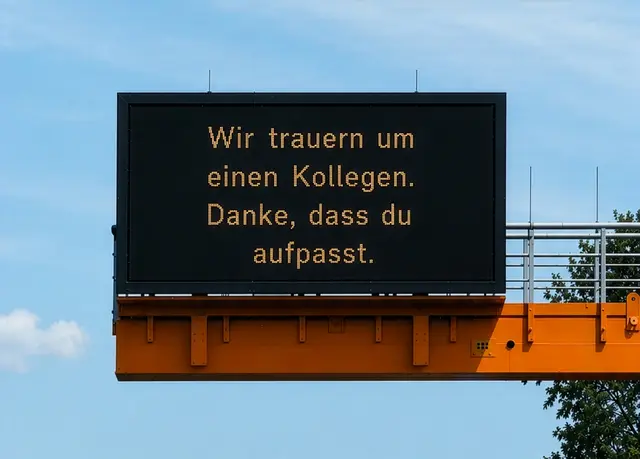 Aktuell ist die Kampagne auf allen Überkopfwegweisern auf allen Autobahnen in Österreich geschaltet. | Foto: Asfinag