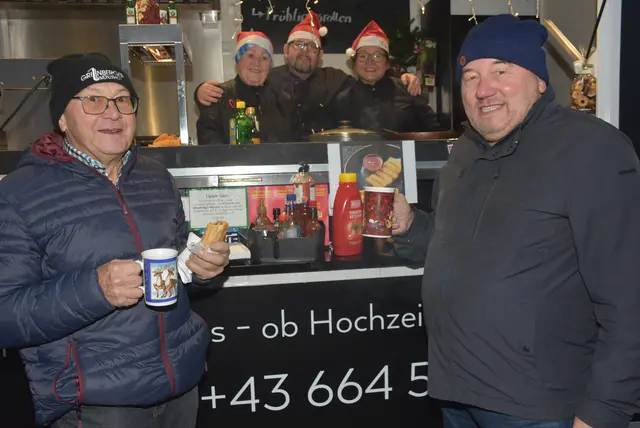Hans Nenning, lrechts, verstorben am 29. Juni 2026. Vereinskaufhaus "Un sere Saat geht auf".  | Foto: Zinterhof