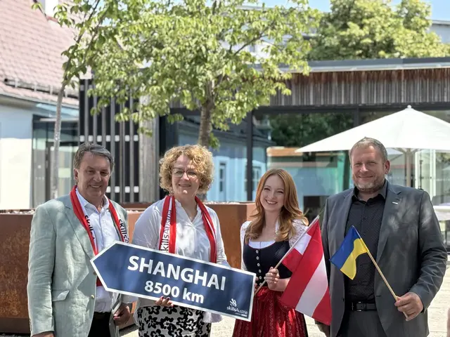 Wolfgang Ecker, Präsident der Wirtschaftskammer Niederösterreich, Landesrätin Christiane Teschl-Hofmeister und Valentina Otzelberger: Unsere WorldSkills-Starter aus Niederösterreich wurden in St. Pölten offiziell verabschiedet. | Foto: Lina Chalusch