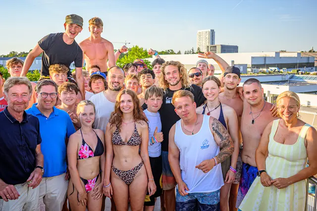 Trotz Hitze stürmten mehr als 6.000 Besucher das Welldorado, um gemeinsam das 70-jährige Bestehen des Welser Freibades zu feiern. | Foto: Stadt Wels/Hauser