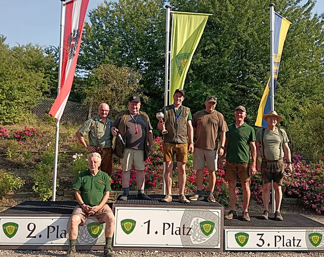 Einige Mitglieder der Lederhosenpartie – Hubert Tresek, Eugen Zimm, Ignaz Wiedermann, Gregor Dersch, Instruktor Rudi Dorn, Leopold Glasl, Dieter Tresek. | Foto: Schützenverein-Mistelbach 