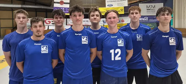 Die junge Garde mit Simon Hauck, Jakob Hohenecker, Paul Weiss, Florian Gugerell, Nathan Binder, Moritz Fürst, Fabian Lorenz und Misha Biedermann brennt darauf, ihr Können in der kommenden Saison zu zeigen (von links)

Parzer: Auch Co-Kapitän Tobias Parzer bleibt weiter an Bord! | Foto: UHC Hollabrunn