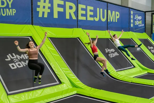 Im JUMP DOME Linz, Oberösterreichs größtem Trampolinpark,erwarten Besucher auf über 4.000 m² zahlreiche Attraktionen für jedes Alter. | Foto: Jump Dome Linz