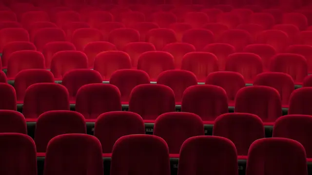 Nachdem die Klimaanlage im Westfield Donau Zentrum streikte, blieben die Sessel im Cineplexx leer. (Symbolbild) | Foto: Denise Jans/Unsplash