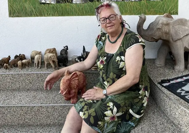 Elisabeth Riedl schätzt besonders die ruhig und besonnene Art der "sanften Riesen." | Foto: Privat