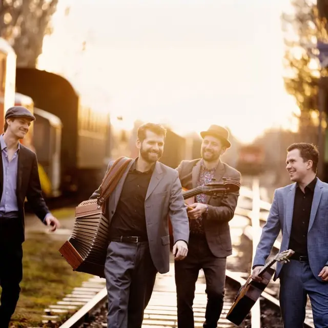 Diknu Schneeberger und Christian Bakanic bilden mit ihrem Quartett den Auftakt der sommerlichen Serenaden in Linz.  | Foto: Christoph Lehner