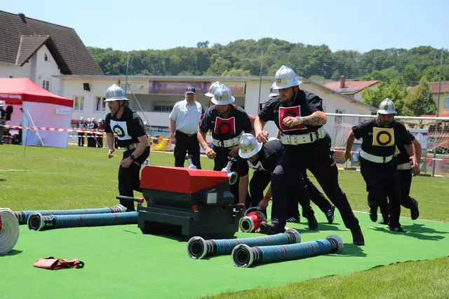 Aufgabe war es Ziel, eine Saug- oder Löschleitung in möglichst kurzer Zeit fehlerfrei herzustellen. | Foto: Bezirksfeuerwehrkommando Güssing