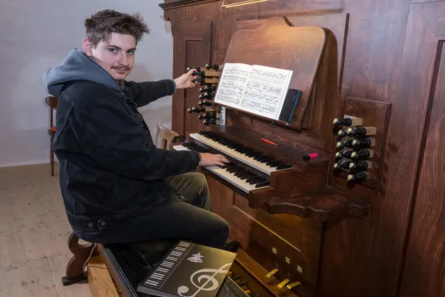 Nicklas Dovjak kann sich besonders für die Kirchenmusik begeistern.  | Foto: Dieter Arbeiter