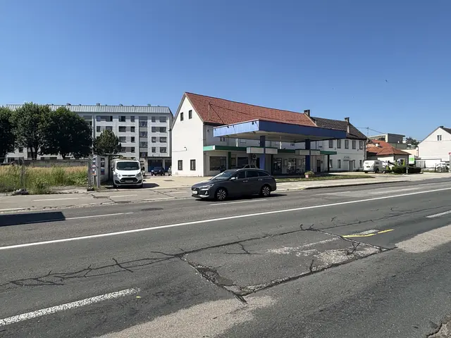 Die Meinungen zu dieser Sperrlinie in der Völkermarkter Straße gehen auseinander. Viele Anrainer sehen sich benachteiligt. | Foto: MeinBezirk.at/Michael Kurz