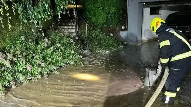 Aufgrund des Starkregens stand ein Keller in Taiskirchen unter Wasser. | Foto: FF Bruckleiten