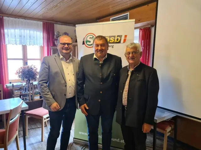 Hans Nenning, Mitte,  verstorben am 29. Juni 2026. Vereinskaufhaus "Un sere Saat geht auf".  | Foto: Gemeinde St. Thomas