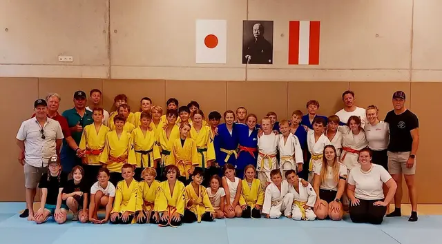 Die Teams aus dem Pinzgau (gelb) und Bischofshofen nach der vierten Runde. | Foto: Judoteam Pinzgau