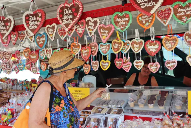 Der Kirta in Dobl lädt zum Schlendern zwischen Marktständen, Musik und Kulinarik ein. | Foto: Edith Ertl
