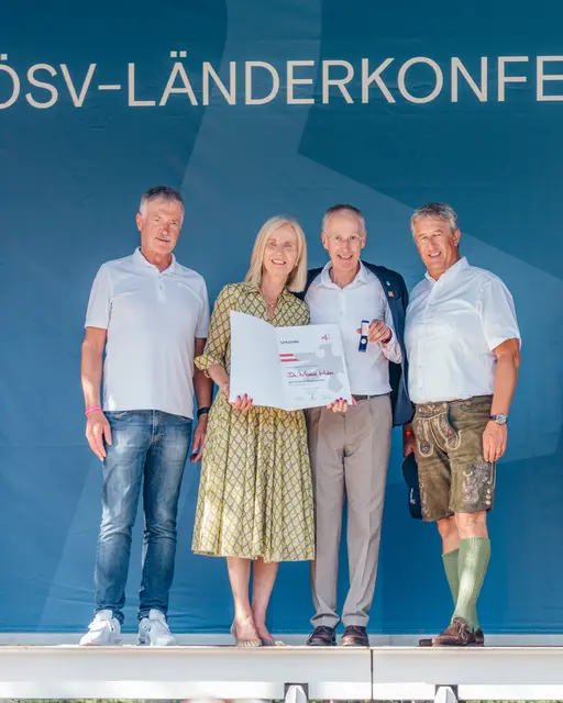 Ehrung für Michael Huber (3. v. li.) in Kitzbühel. | Foto: K.S.C./alpinguin