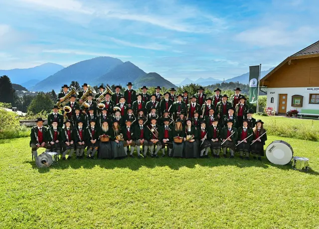 Die Trachtenmusikkapelle Faistenau spielt am 17. Juli gemeinsam mit der Band Moohill 42 ein Charity-Sommerkonzert am Dorfplatz. | Foto: TMK Faistenau