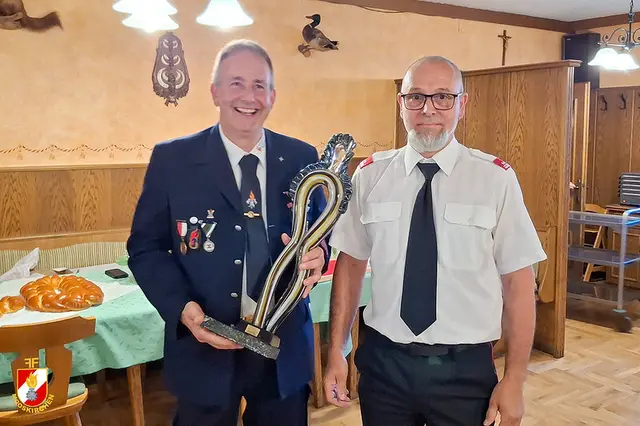 Ehrengeschenke für Ober-Werbe und für Mooskirchen | Foto: FF Mooskirchen