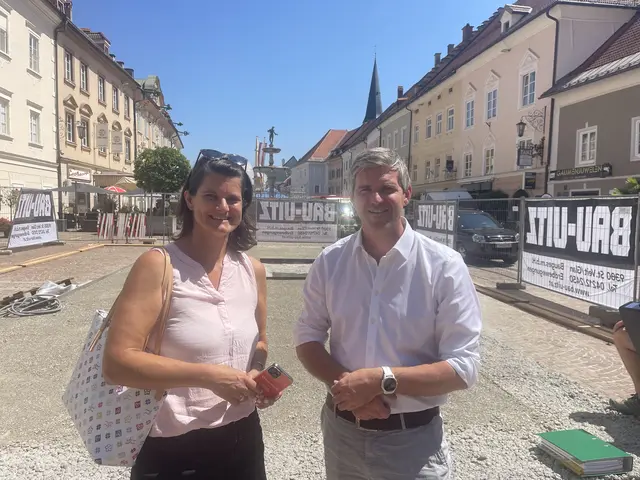 Redakteurin Astrid Siebert besichtigte die Baustelle gemeinsam mit Landschaftsplaner Andreas Winkler. | Foto: MeinBezirk.at/Katja Pagitz