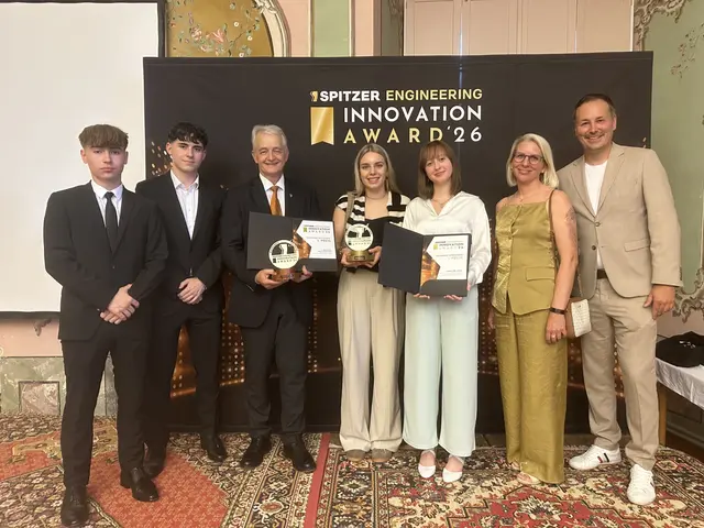 Für die HAK Hartberg gab es bei der diesjährigen Verleihung des Spitzer Engineering Innovation Award doppelten Grund zur Freude, denn gleich zwei Diplomarbeitsgruppen der Schule konnten die Fachjury überzeugen. | Foto: HAK Hartberg