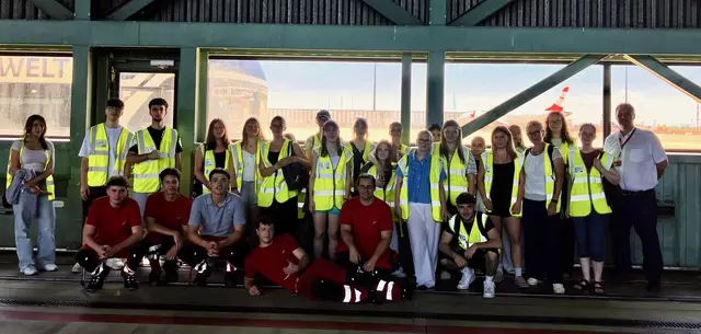 AK Young ermöglicht Schülerinnen und Schüler des BIGS St. Pölten eine Klassenfahrt zum Flughafen Wien. | Foto: AK Niederösterreich, Günter Kastner