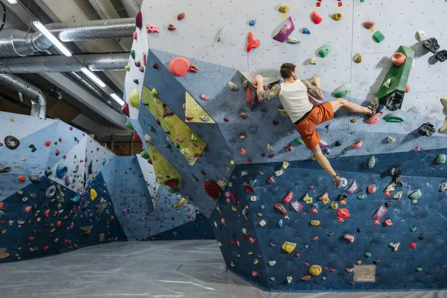 Hier erfährst Du, wie dein Einstieg in die Boulder-Welt gelingen kann. | Foto: pexels / Pavel Danilyuk