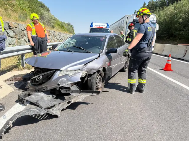 Am Dienstagvormittag prallte ein Pkw gegen die Leitplanke auf der S31. | Foto: Feuerwehr Mattersburg