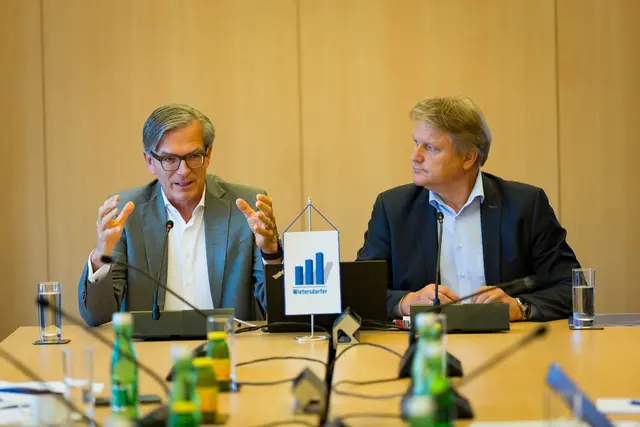 Trotz schwieriger Rahmenbedienungen blicken Michael Junghans (CEO) und Hannes Gailer (CFO) auf ein stabiles Geschäftsjahr 2025 zurück. | Foto: Wietersdorfer/Sabine Biedermann