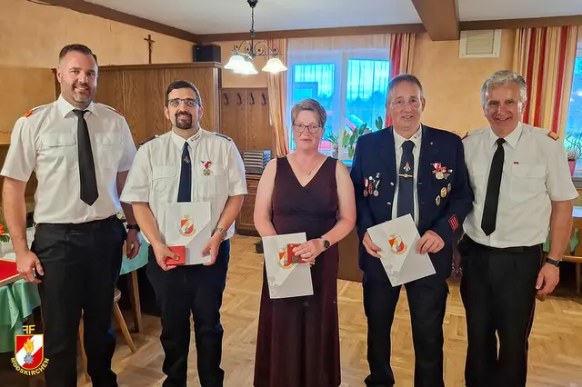Beim Treitlerwirt wurden drei deutsche Feuerwehrmitglieder von Philipp Müller und Josef Pirstinger geehrt. | Foto: FF Mooskirchen