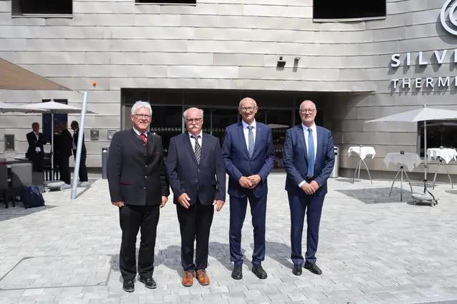 Bezirkshauptmann Mag. Siegmund Geiger, Dr. Andreas Walser, Landeshauptmann Anton Mattle und Bürgermeister Werner Kurz. | Foto: Elisabeth Zangerl