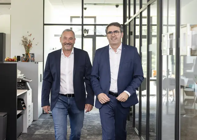 Elektrotechnik Wörgl wird zu Riederbau-Elektrotechnik: (vl.) Michael Priewasser und Anton Rieder.  | Foto: Alex Gretter