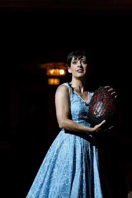"Another Night at the Movies": Unter anderem mit der glanzvollen, szenischen Moderation von Juliana Haider - Sie hat nicht nur ein Drachenei getragen. | Foto: © Kulowska