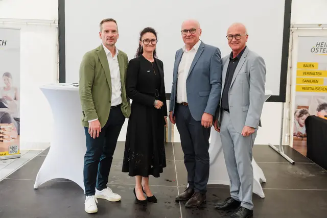 Wohnprojekt "Gnice" der Heimat Österreich. Im Bild: Dir Michael Schober, Caritas Direktorin Andrea Schmid, Pfarrer Alois Dürlinger, Aufsichtsratsvorsitzender Heimat  Österreich Johannes Dines | Foto: Heimat Österreich/weissbild.at/Martina Weiss