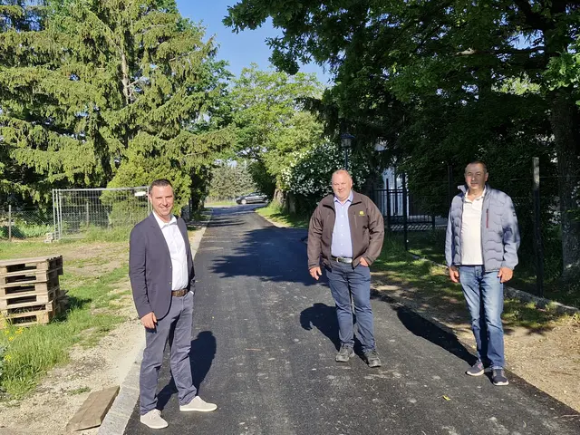 Bürgermeister Daniel Fröschl, Vizebürgermeister Leopold Fröschl und gf. Gemeinderat Andreas Glaser beim Lokalaugenschein. | Foto: Gemeinde Staatz