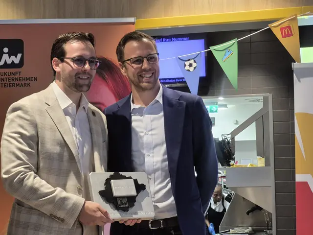 Junge Unternehmer unter sich. Paul Flecker mit dem Nachfolger des Jahres Michael Sack