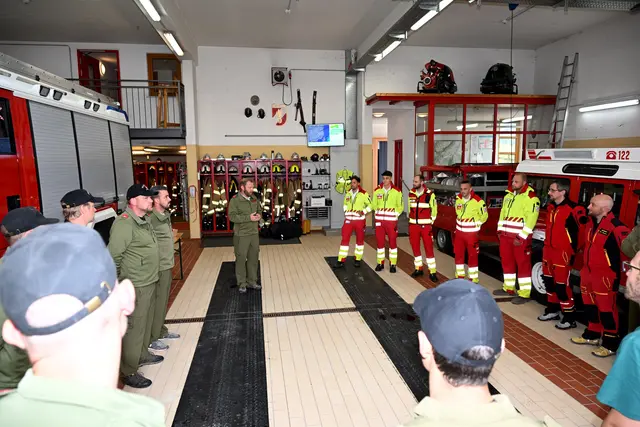 Tolle Aktion: Alle Helfer wurden ins Feuerwehrhaus eingeladen, wo sich Kommandant Manuel Oberdanner mit herzlichen Worten bedankte. | Foto: Hassl