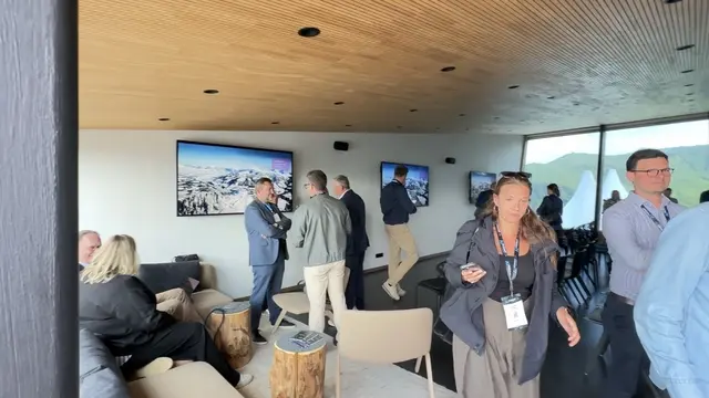 Persönliche Gespräche und neue Kontakte gehörten ebenso zum AI Summit wie die Fachvorträge. | Foto: Schilling