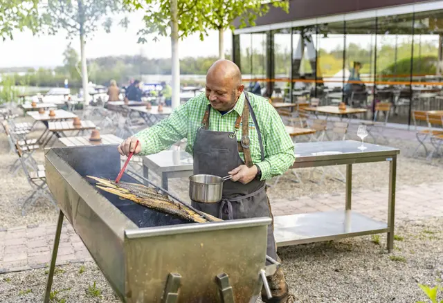 "Sommerfeeling am Stand'l" mit Kulturbühne und Steckerlfisch. | Foto: donAu-Stand'l