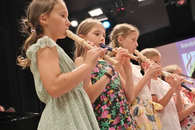 Dir. Horst Adlmann und die Schüler der Musikschule Gratkorn laden zum Schlusskonzert. | Foto: Edith Ertl