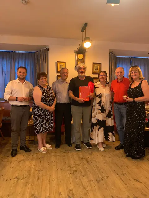 NR Bernhard Höfler, Bezirksgeschäftsführerin SPÖ IL Karin Sommeregger, Erwin Niederwieser, Lothar Müller, Bgm. Gabriele Rothbacher, Walter Guggenberger, Bgm. Brigitte Praxmarer (v.l.). | Foto: Karin Sommeregger